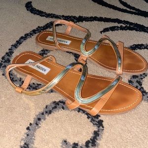 STEVE MADDEN Flat Gold Sandals
